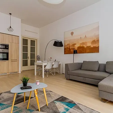 Luminous Design - W18 Apartment Budapest