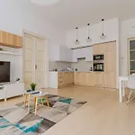 Luminous Design - W18 부다페스트